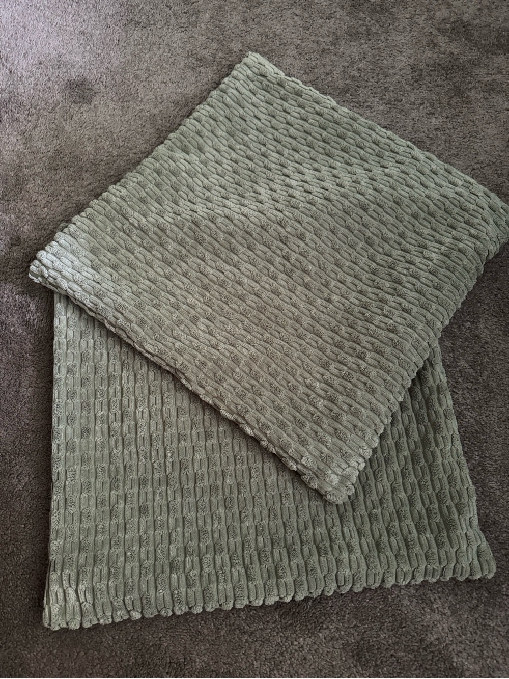 Soft Textured Sage Green Bath Throw - Unbranded